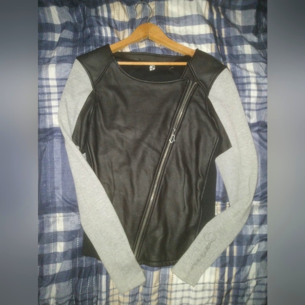 Leather Fox sweater/ long sleeve shirt, size